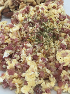 Foto principal de Huevos revueltos con jamón
