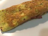 Tortilla francesa con bacon y queso en polvo