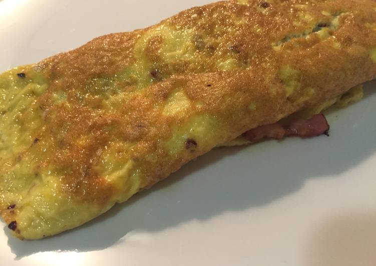 Tortilla francesa con bacon y queso en polvo Receta de miscocteles