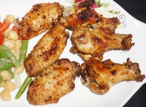Una foto de Alitas de pollo al broiler