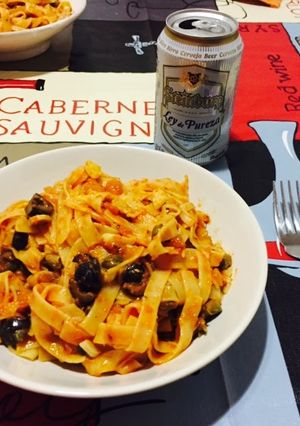 Una foto de Tagliatelle alla puttanesca