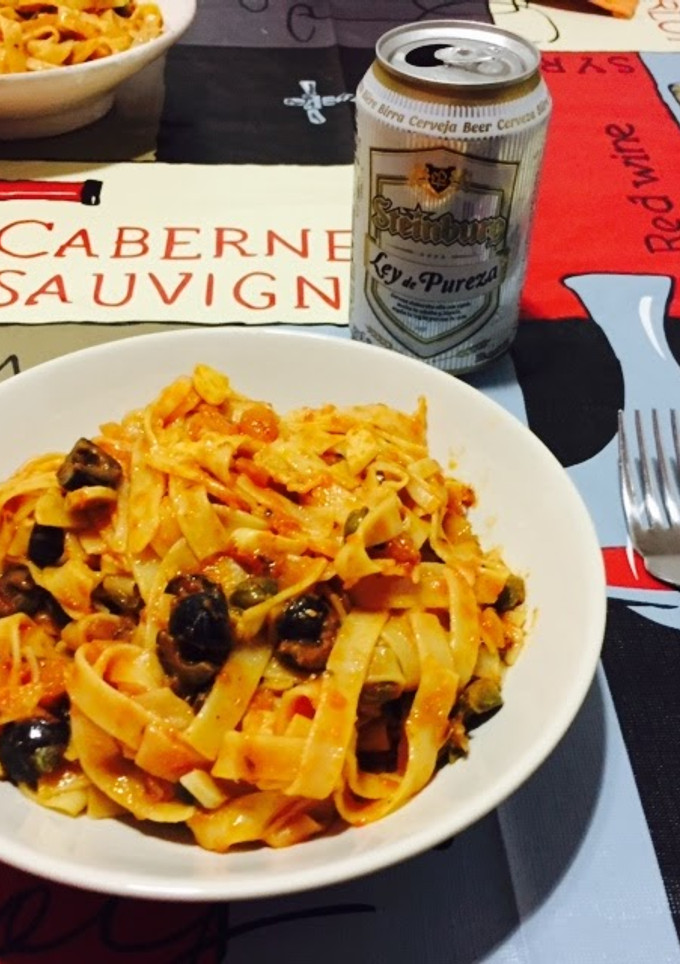 Una foto de Tagliatelle alla puttanesca