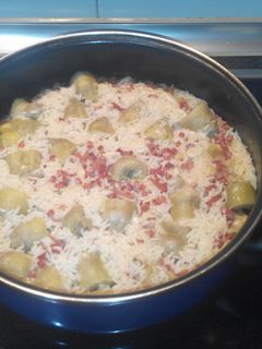 Una foto de Sencillo arroz con alcachofas y jamón
