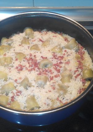 Una foto de Sencillo arroz con alcachofas y jamón