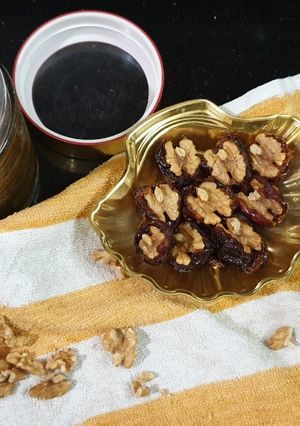 A picture of Stuffed Dates.