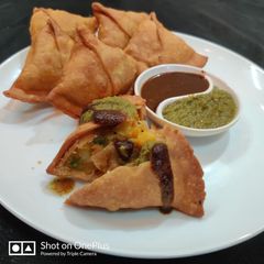 A picture of Veg Samosa.