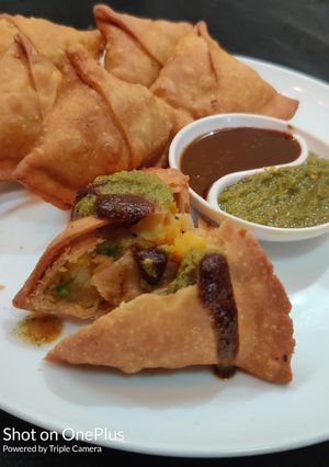 A picture of Veg Samosa.