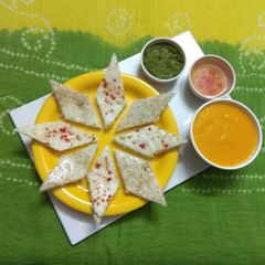 A picture of Idda (white dhokla).
