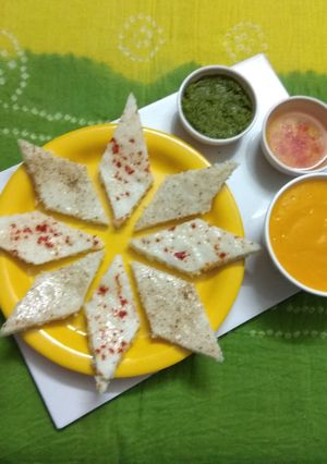 A picture of Idda (white dhokla).