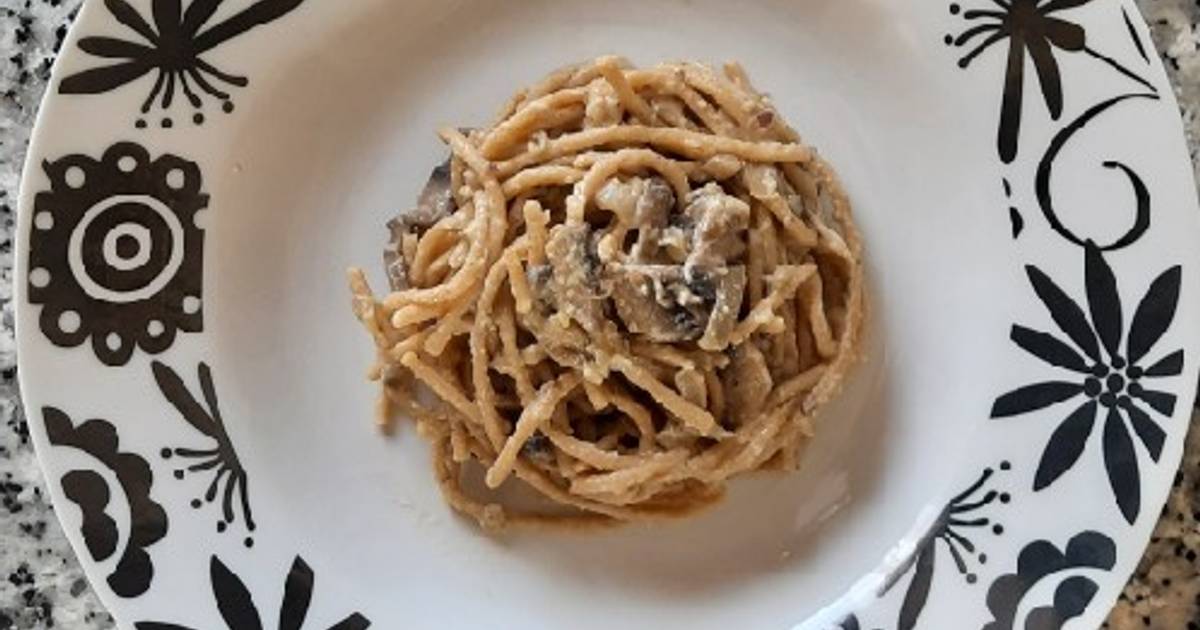 Espaguetis integrales a la carbonara vegana Receta de Neus Arquer- Cookpad