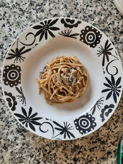 Una foto de Espaguetis integrales a la carbonara vegana