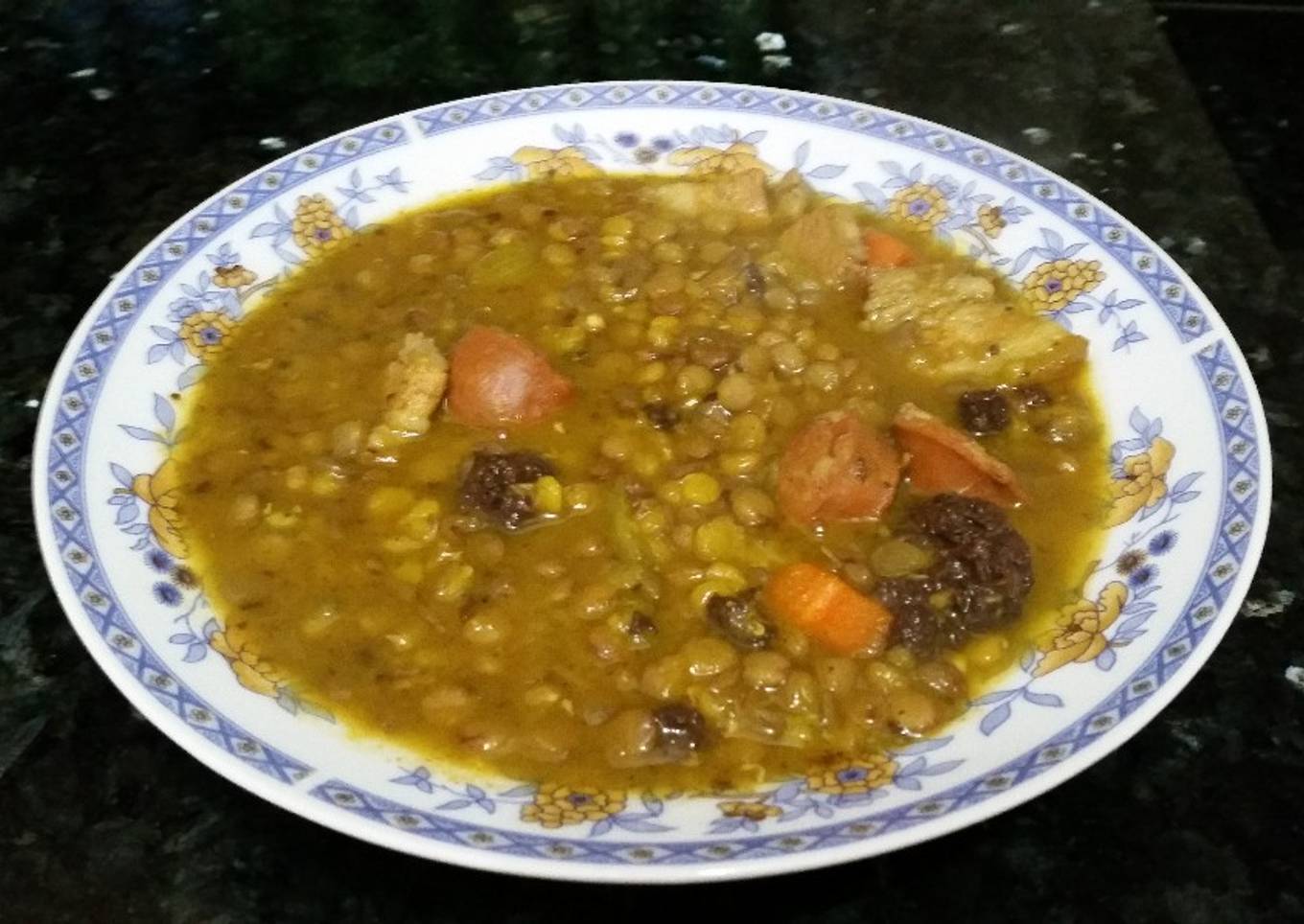 Lentejas con chorizo y morcilla