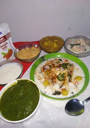 A picture of Dahi Vada.
