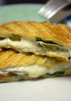 Una foto de Sándwich caprese