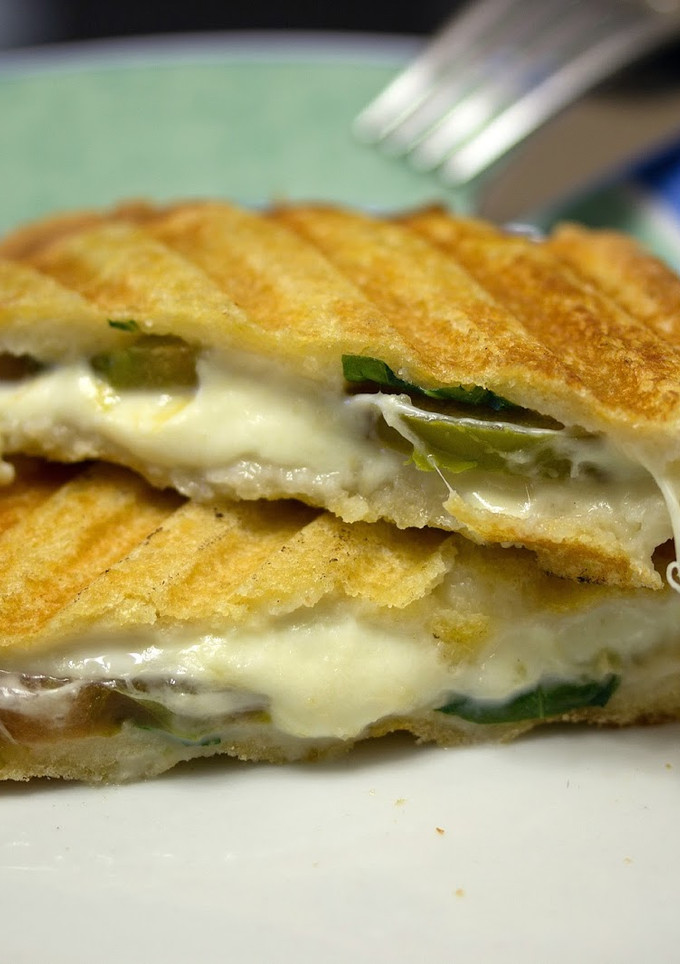 Una foto de Sándwich caprese