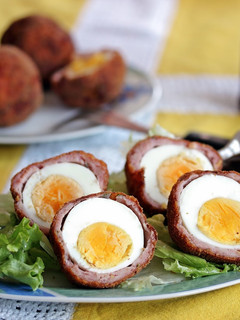 Una foto de Huevos a la escocesa (scotch eggs)