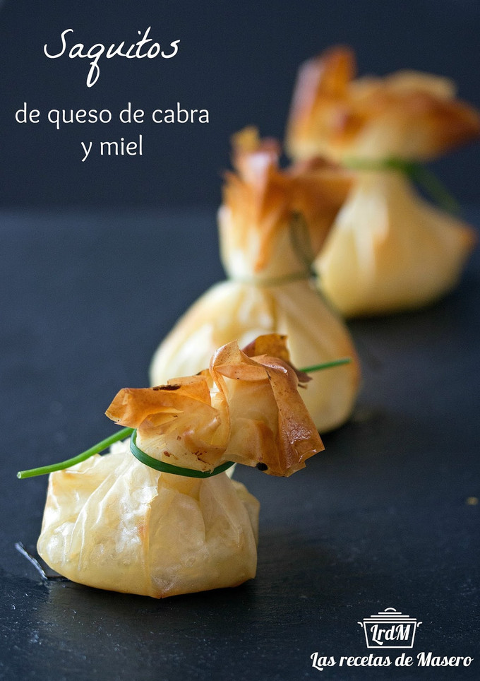 Una foto de Saquitos de queso de cabra y miel