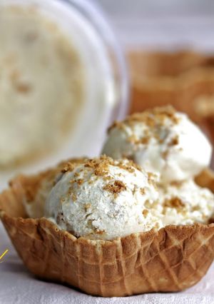 Una foto de Helado de lemon curd y queso