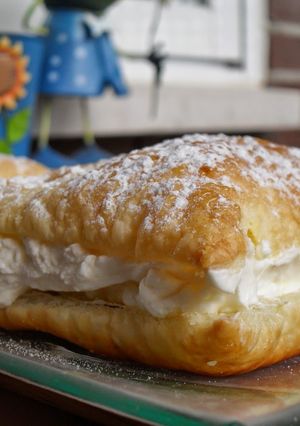 Una foto de Hojaldres de frosting de queso 