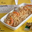 Pad thai de pollo y gambas (noodles fritos estilo Thai)