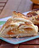 Trenza de hojaldre caramelizada de membrillo, queso de cabra y cebolla endulzada 