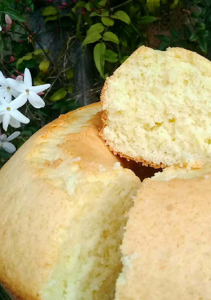 Una foto de Budín de limón húmedo y súper suave 💖