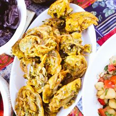 A picture of Onion and Cabbage Pakoray.