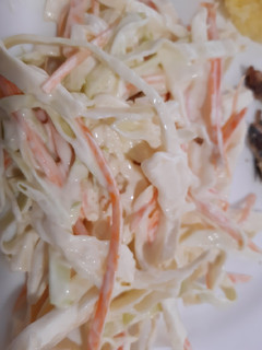 A picture of Coleslaw, ensalada americana o ensalada de col y zanahoria.