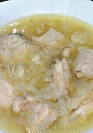 Una foto de Pollo encebollado