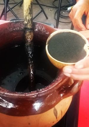 Una foto de Atole negro (de chaqueta)