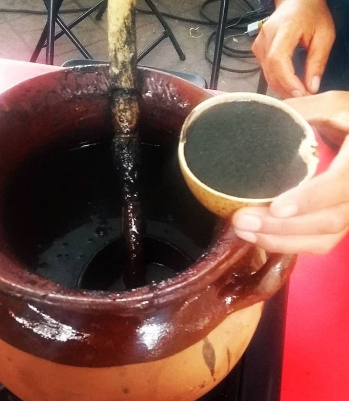 Una foto de Atole negro (de chaqueta)