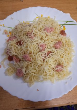 A picture of Indomie and smokie.