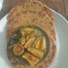 A picture of Makia ki roti.