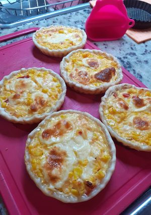 Una foto de Tartitas de choclo y queso!! 🧀