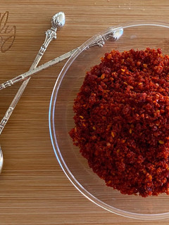 A picture of Vada pau chutney.