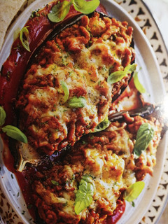 Una foto de Berenjenas gratinadas rellenas de carne