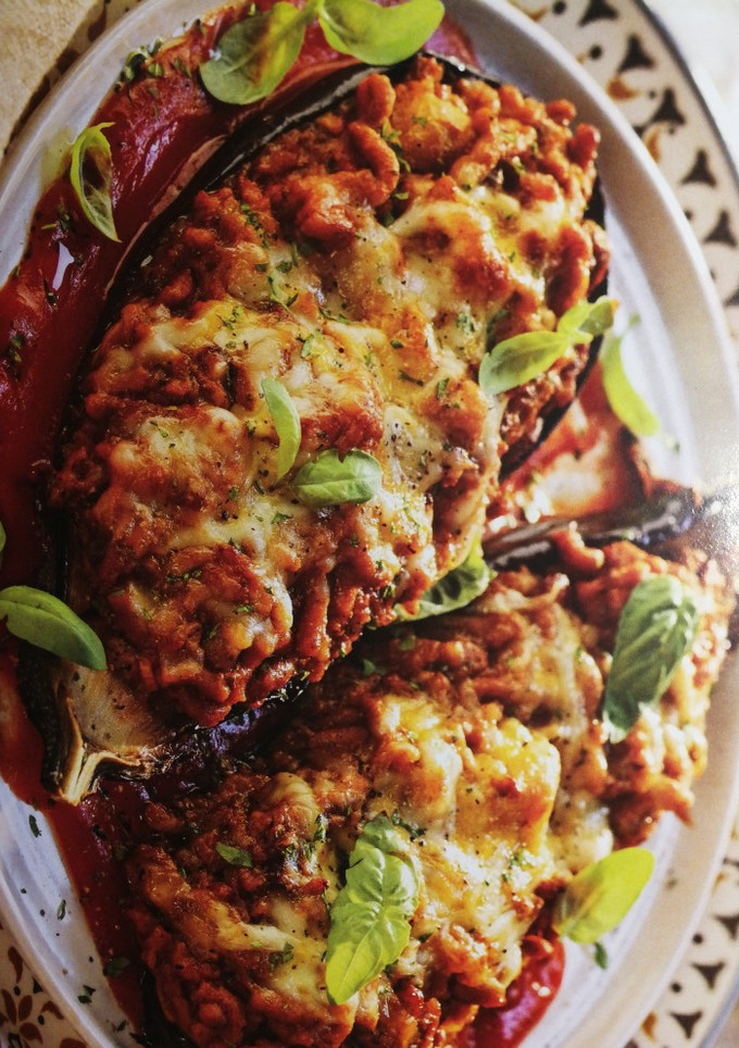 Una foto de Berenjenas gratinadas rellenas de carne