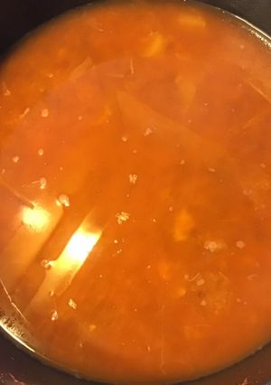 Une photo de Soupe de sorcière Halloween citrouille poireaux panais