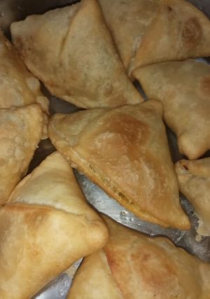 A picture of Cauliflower florets samosa.