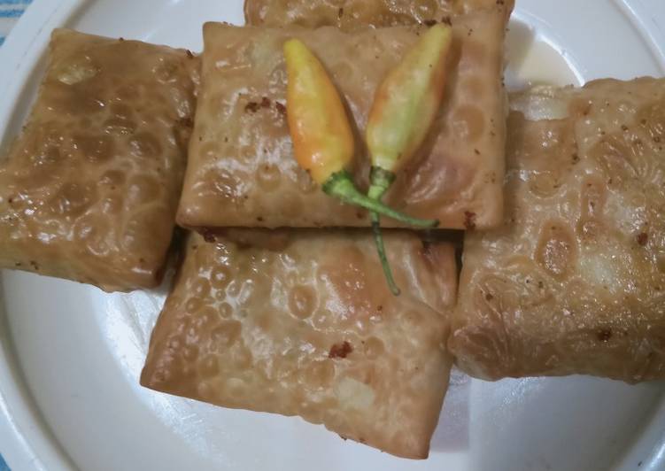 Martabak isi telur gurih