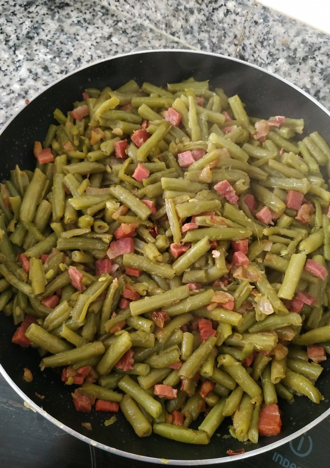 Una foto de Habicholillas salteadas con cebolla y jamón