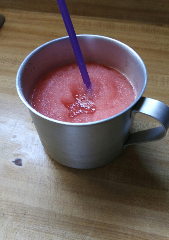 Una foto de Limonada rosa /raspado de limonada y cereza