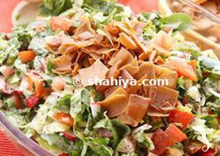 Simple Way to Prepare Quick Fattoush: Traditional Lebanese Salad