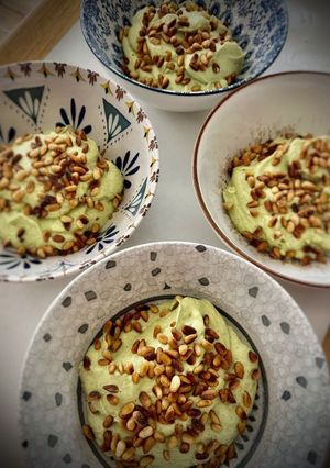 Una foto de Crema de aguacate y manzana a la menta (en Thermomix)