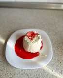 Panna cotta de vainilla con coulis de frambuesas