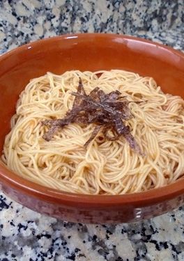 Una foto de Fideos fríos con salsa de gochujang