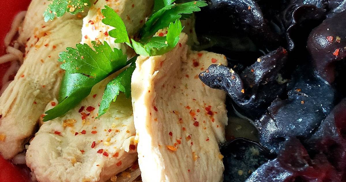Nouilles asiatiques au poulet et pousses de bambou de Clarisse en Cuisine -  Cookpad