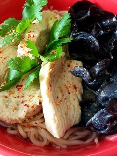 Une photo de Soupe de poulet aux nouilles chinoises