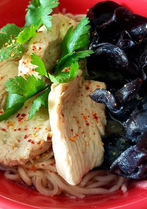Une photo de Soupe de poulet aux nouilles chinoises