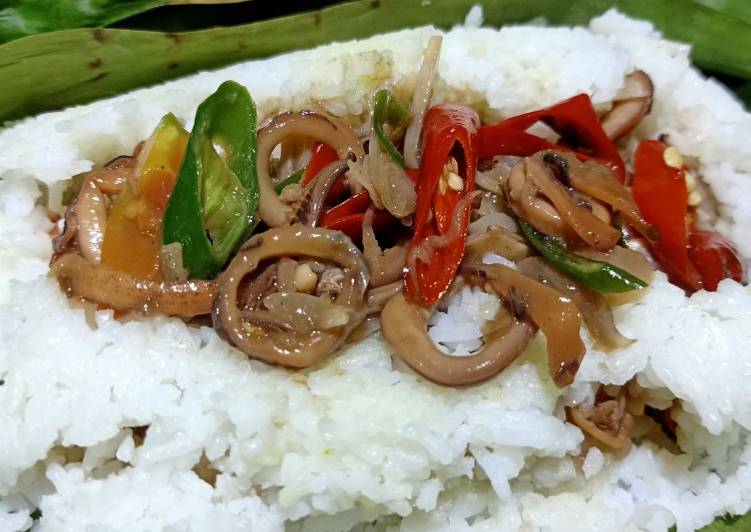 Nasi uduk bakar cumi asin
